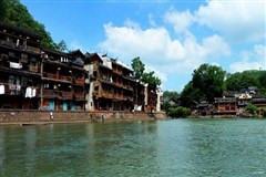 【雙飛團(tuán)】長(zhǎng)沙、韶山、張家界、寶峰湖、溪步街、鳳凰古城雙飛五日品質(zhì)游